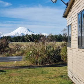 Snow Chaser Retreat - National Park Holiday Home, Owhango